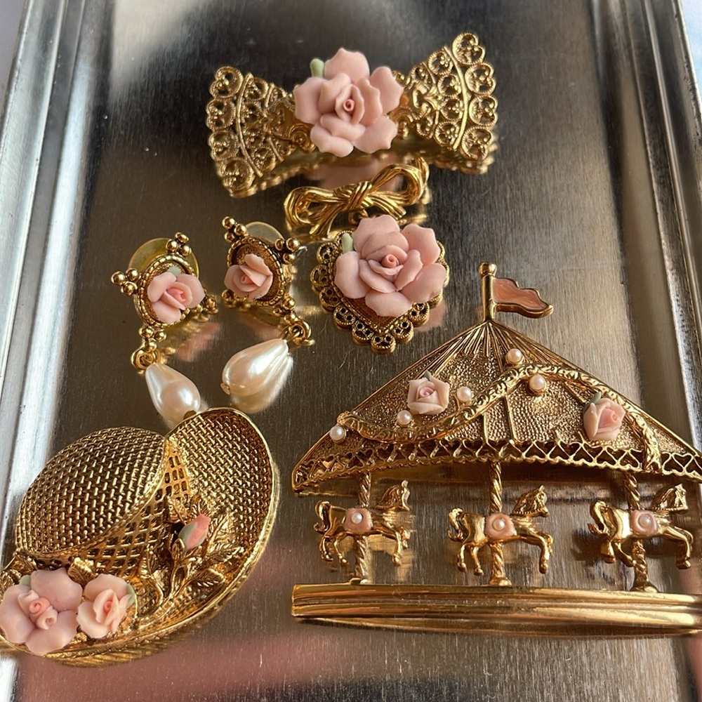 1928 signed Vintage Brooch and Earrings Set with roses and gold - Picture 5 of 15